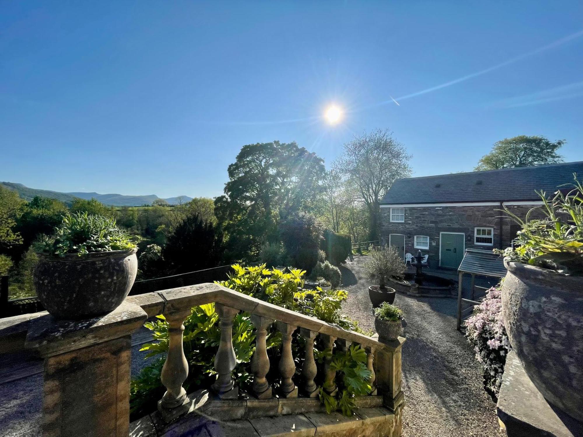 Peterstone Court Country House Restaurant & Spa Brecon Buitenkant foto