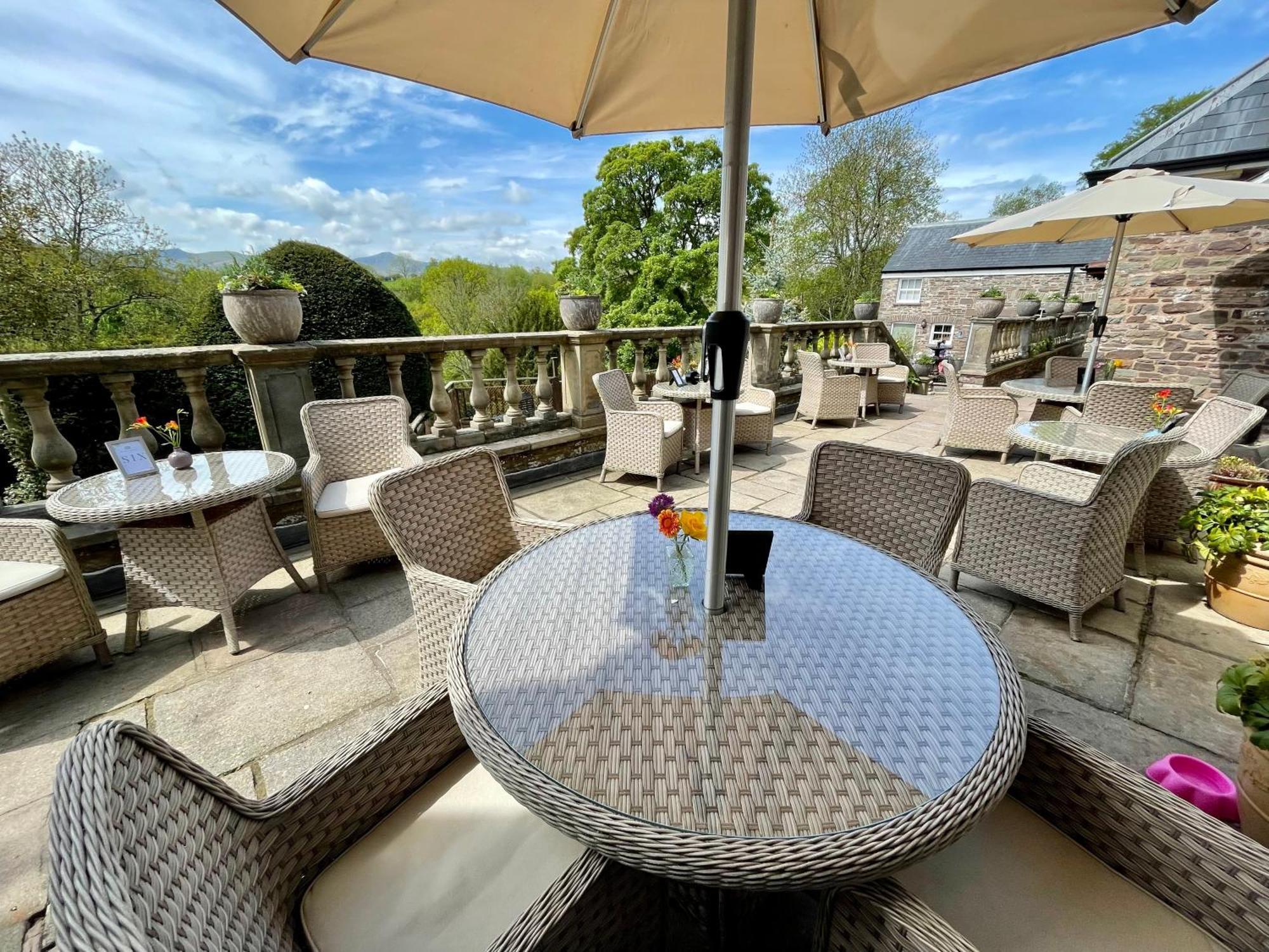 Peterstone Court Country House Restaurant & Spa Brecon Buitenkant foto