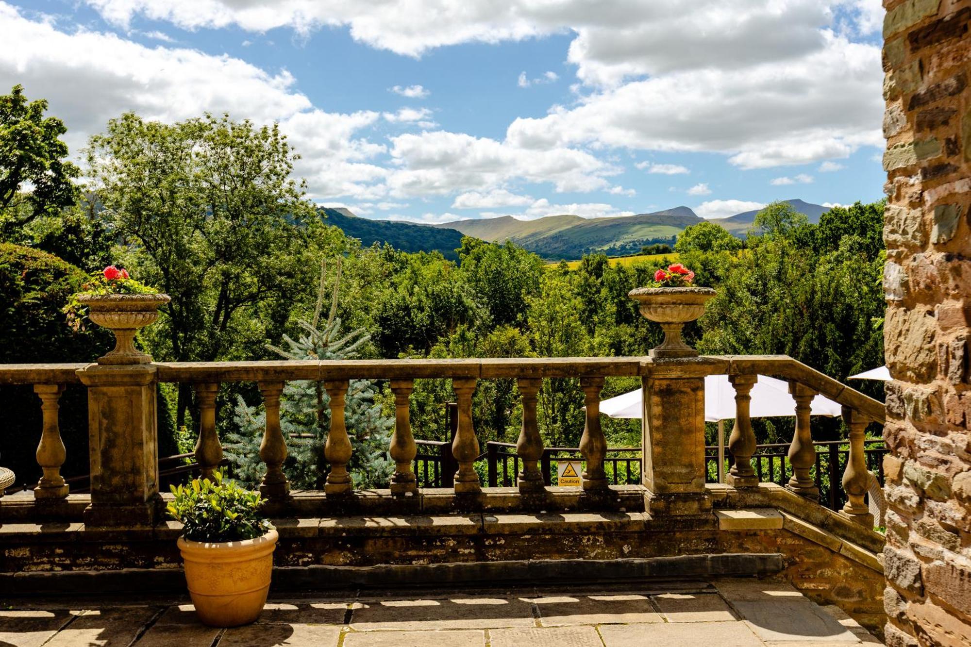 Peterstone Court Country House Restaurant & Spa Brecon Buitenkant foto
