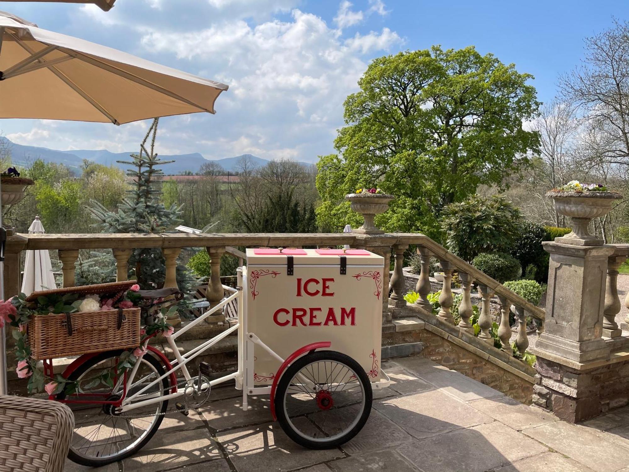 Peterstone Court Country House Restaurant & Spa Brecon Buitenkant foto